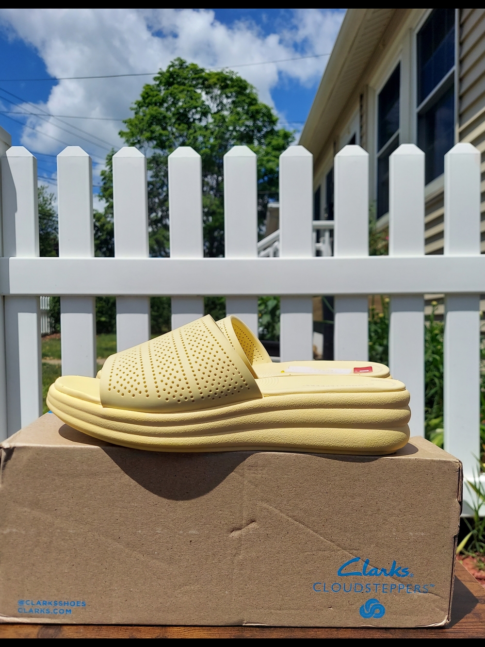 Clarks Cloudsteppers Pastel Yellow Slide Sandals Women's Size 8M NWT Athleisure - Picture 2 of 12